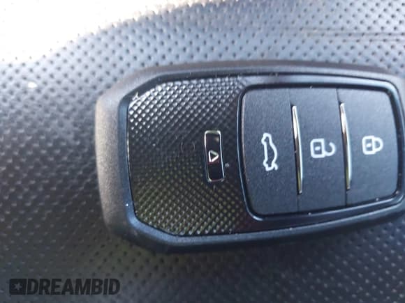 ✅ 2017 Lincoln MKZ Hybrid Reserve • VIN: 3LN6L5MU0HR602531 • Lot: 43642664. Wystawiony na IAAI z przebiegiem 247 032 mil. Bezpłatny archiwum sprzedaży aukcyjnych z USA i szczegółowy raport historii pojazdu na DreamBid. Zdjęcie 11.