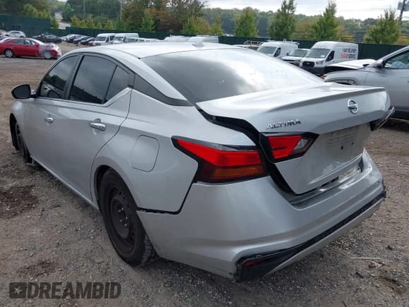 ✅ 2020 Nissan Altima S • VIN: 1N4BL4BV7LC234807 • Lot: 43290818. Wystawiony na IAAI z przebiegiem 76 008 mil. Bezpłatny archiwum sprzedaży aukcyjnych z USA i szczegółowy raport historii pojazdu na DreamBid. Zdjęcie 6.