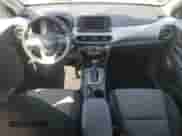 2018 Hyundai Kona SEL z VIN KM8K22AA2JU070305, wystawiony jako Copart lot #60777233 z przebiegiem 44 241 mil mil oraz . Historia ofert i sprzedaży dostępna na DreamBid. Obrazek 8.