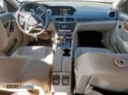 ✅ 2013 Mercedes-Benz C 250 Sport • VIN: WDDGF4HB4DR256014 • Lot: 91190995. Wystawiony na Copart z przebiegiem 141 350 mil. Bezpłatny archiwum sprzedaży aukcyjnych z USA i szczegółowy raport historii pojazdu na DreamBid. Zdjęcie 8.