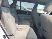 ✅ 2013 Toyota Highlander SE • VIN: 5TDZK3EH5DS103015 • Лот: 81876345. Опубликован ранее на Copart с пробегом 173 139 миль. Бесплатный доступ к архиву аукционных продаж из США и подробный отчёт об истории автомобиля на DreamBid. Изображение 11.