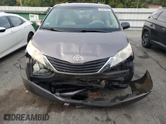 ✅ 2011 Toyota Sienna LE • VIN: 5TDJK3DC7BS015468 • Lot: 84387955. Listed on Copart with 120,217 mi. Free auction sales archive from the USA and detailed vehicle history report at DreamBid. Image 5.