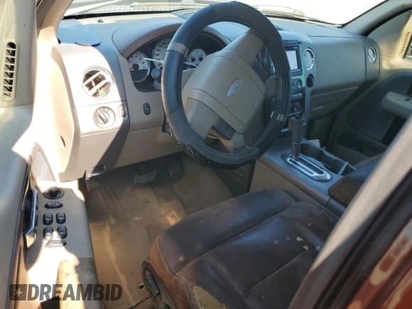 ✅ 2005 Ford F-150 XLT • VIN: 1FTPW12535KE37773 • Lot: 90360385. Wystawiony na Copart z przebiegiem 364 451 mil. Bezpłatny archiwum sprzedaży aukcyjnych z USA i szczegółowy raport historii pojazdu na DreamBid. Zdjęcie 8.