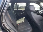 ✅ 2022 BMW X5 M • VIN: 5YMJU0C09N9K23281 • Lot: 70978304. Wystawiony na Copart z przebiegiem 16 293 mil. Bezpłatny archiwum sprzedaży aukcyjnych z USA i szczegółowy raport historii pojazdu na DreamBid. Zdjęcie 10.