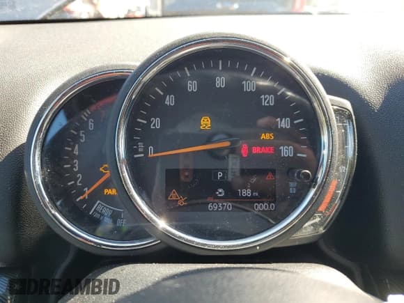 ✅ 2018 MINI Countryman Cooper • VIN: WMZYV5C33J3E02847 • Lot: 80296555. Wystawiony na Copart z przebiegiem 69 370 mil. Bezpłatny archiwum sprzedaży aukcyjnych z USA i szczegółowy raport historii pojazdu na DreamBid. Zdjęcie 9.