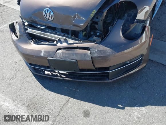 ✅ 2014 Volkswagen Beetle 2.0L TDI w/Sun/Sound/Nav • VIN: 3VWJL7AT1EM617082 • Лот: 43442124. Опубликован ранее на IAAI с пробегом 110 037 миль. Бесплатный доступ к архиву аукционных продаж из США и подробный отчёт об истории автомобиля на DreamBid. Изображение 12.