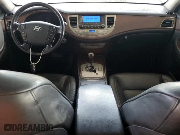 ✅ 2009 Hyundai Genesis • VIN: KMHGC46E39U021698 • Lot: 91401595. Wystawiony na Copart z przebiegiem 177 425 mil. Bezpłatny archiwum sprzedaży aukcyjnych z USA i szczegółowy raport historii pojazdu na DreamBid. Zdjęcie 8.