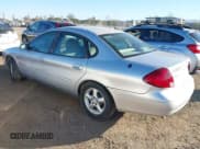 ✅ 2000 Ford Taurus SES • VIN: 1FAFP55S5YA139047 • Lot: 43899558. Wystawiony na IAAI z przebiegiem 125 218 mil. Bezpłatny archiwum sprzedaży aukcyjnych z USA i szczegółowy raport historii pojazdu na DreamBid. Zdjęcie 3.