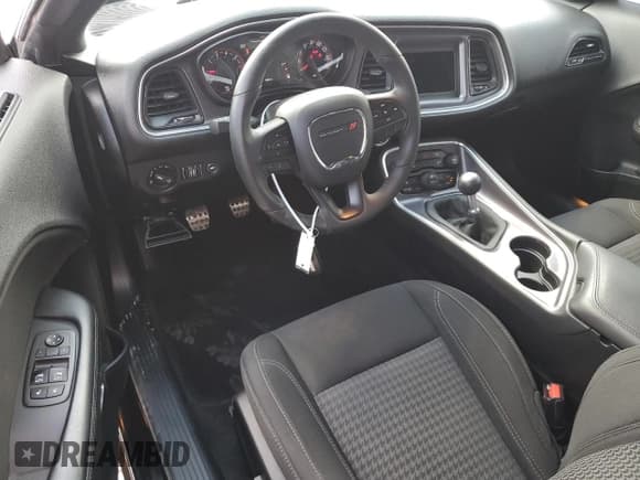 ✅ 2018 Dodge Challenger T/A • VIN: 2C3CDZBT8JH124161 • Lot: 67899905. Wystawiony na Copart z przebiegiem 72 848 mil. Bezpłatny archiwum sprzedaży aukcyjnych z USA i szczegółowy raport historii pojazdu na DreamBid. Zdjęcie 8.