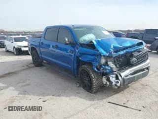 ✅ 2018 Toyota Tundra SR5 • VIN: 5TFEY5F17JX239677 • Lot: 41726827. Wystawiony na IAAI z przebiegiem 63 457 mil. Bezpłatny archiwum sprzedaży aukcyjnych z USA i szczegółowy raport historii pojazdu na DreamBid. Zdjęcie 1.