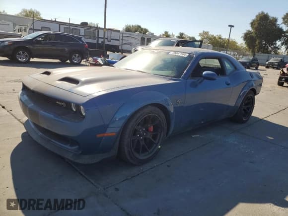 ✅ 2021 Dodge Challenger SRT Hellcat Redeye Widebody • VIN: 2C3CDZL99MH513186 • Lot: 70047104. Wystawiony na Copart z przebiegiem 26 900 mil. Bezpłatny archiwum sprzedaży aukcyjnych z USA i szczegółowy raport historii pojazdu na DreamBid. Zdjęcie 1.