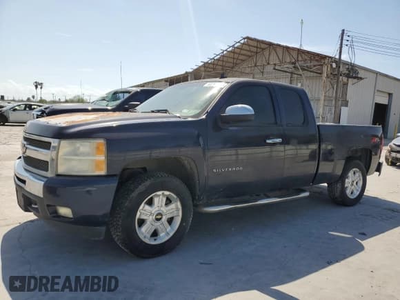 ✅ 2010 Chevrolet Silverado 1500 • VIN: 1GCSCSE29AZ252168 • Лот: 53297045. Опубликован ранее на Copart с пробегом 256 798 миль. Бесплатный доступ к архиву аукционных продаж из США и подробный отчёт об истории автомобиля на DreamBid. Изображение 1.