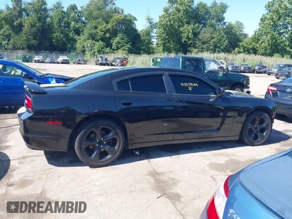 ✅ 2014 Dodge Charger RT • VIN: 2C3CDXCT3EH283596 • Lot: 43059244. Wystawiony na IAAI z przebiegiem 102 322 mil. Bezpłatny archiwum sprzedaży aukcyjnych z USA i szczegółowy raport historii pojazdu na DreamBid. Zdjęcie 14.