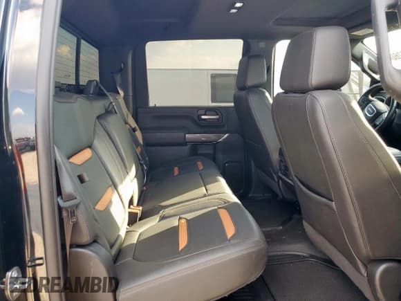 ✅ 2022 GMC Sierra 2500HD AT4 • VIN: 1GT49PE76NF318005 • Lot: 81626045. Wystawiony na Copart z przebiegiem 37 275 mil. Bezpłatny archiwum sprzedaży aukcyjnych z USA i szczegółowy raport historii pojazdu na DreamBid. Zdjęcie 10.