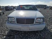 ✅ 1995 Mercedes-Benz S 320 • VIN: WDBGA33E7SA242476 • Lot: 63324115. Wystawiony na Copart z przebiegiem Nie podano. Bezpłatny archiwum sprzedaży aukcyjnych z USA i szczegółowy raport historii pojazdu na DreamBid. Zdjęcie 5.
