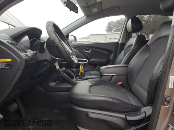 ✅ 2010 Hyundai Tucson GLS • VIN: KM8JUCAC8AU061105 • Lot: 52036975. Wystawiony na Copart z przebiegiem 141 902 mil mil. Skorzystaj z bezpłatnego archiwum sprzedaży aukcyjnych z USA i zobacz szczegółowy raport historii pojazdu na DreamBid. Zdjęcie 7.