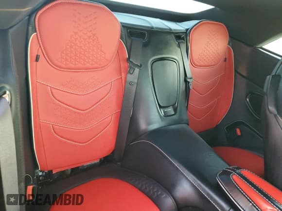 ✅ 2022 Aston Martin DBS • VIN: SCFRMHCV3NGT02917 • Лот: 78601334. Опубликован ранее на Copart с пробегом Не указан. Бесплатный доступ к архиву аукционных продаж из США и подробный отчёт об истории автомобиля на DreamBid. Изображение 11.