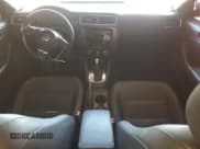 ✅ 2012 Volkswagen Jetta SE • VIN: 3VWDP7AJ2CM108826 • Лот: 91305635. Опубликован ранее на Copart с пробегом 138 432 миль. Бесплатный доступ к архиву аукционных продаж из США и подробный отчёт об истории автомобиля на DreamBid. Изображение 8.