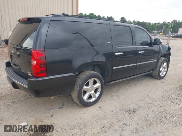 ✅ 2012 Chevrolet Suburban LTZ • VIN: 1GNSKKE75CR218043 • Lot: 42118487. Listed on IAAI with 177,094 mi. Free auction sales archive from the USA and detailed vehicle history report at DreamBid. Image 4.