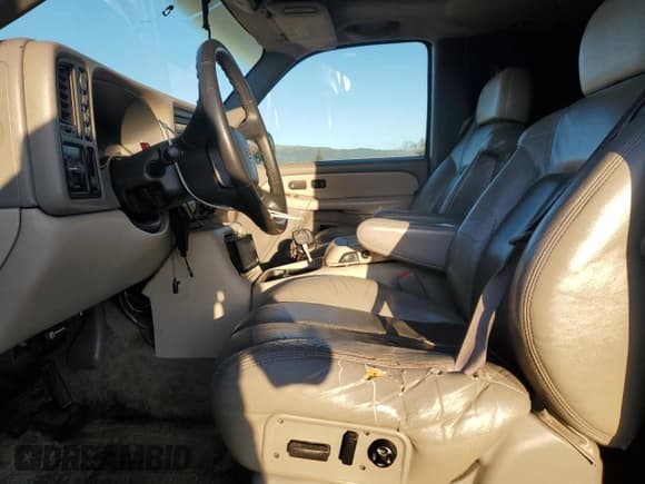 ✅ 2000 Chevrolet Suburban LS • VIN: 3GNFK16TXYG151101 • Лот: 44826315. Опубликован ранее на Copart с пробегом 177 060 миль. Бесплатный доступ к архиву аукционных продаж из США и подробный отчёт об истории автомобиля на DreamBid. Изображение 7.