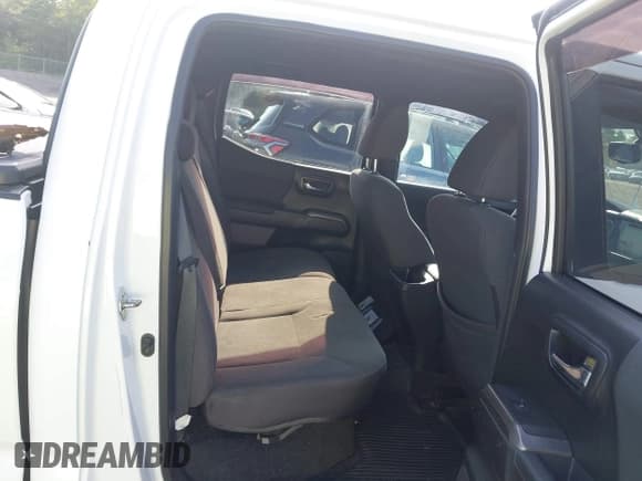 ✅ 2018 Toyota Tacoma SR5 • VIN: 3TMDZ5BN0JM041160 • Лот: 42571752. Опубликован ранее на IAAI с пробегом 106 989 миль. Бесплатный доступ к архиву аукционных продаж из США и подробный отчёт об истории автомобиля на DreamBid. Изображение 8.