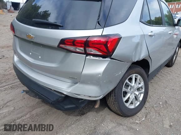 ✅ 2022 Chevrolet Equinox LS • VIN: 3GNAXSEVXNS172186 • Lot: 43214645. Wystawiony na IAAI z przebiegiem 63 950 mil. Bezpłatny archiwum sprzedaży aukcyjnych z USA i szczegółowy raport historii pojazdu na DreamBid. Zdjęcie 6.