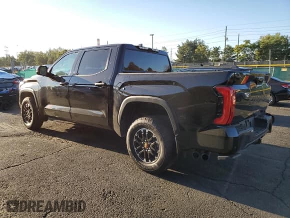 ✅ 2025 Toyota Tundra SR5 • VIN: 5TFWA5DB6SX266987 • Lot: 69610445. Wystawiony na Copart z przebiegiem 13 615 mil. Bezpłatny archiwum sprzedaży aukcyjnych z USA i szczegółowy raport historii pojazdu na DreamBid. Zdjęcie 2.