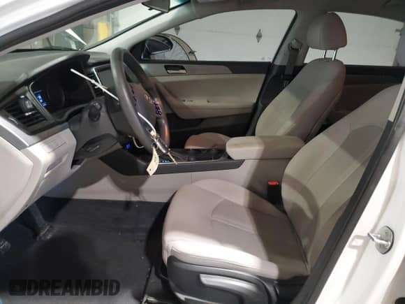 2019 Hyundai Sonata SE z VIN 5NPE24AF6KH820146, wystawiony jako Copart lot #84722465 z przebiegiem 34 224 mil mil oraz Szkoda całkowita • Salvage title. Historia ofert i sprzedaży dostępna na DreamBid. Obrazek 7.