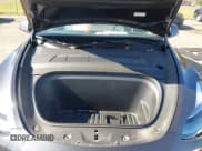 ✅ 2025 Tesla Model Y Long Range • VIN: 7SAYGAEEXSF250779 • Lot: 43353684. Wystawiony na IAAI z przebiegiem 21 203 mil. Bezpłatny archiwum sprzedaży aukcyjnych z USA i szczegółowy raport historii pojazdu na DreamBid. Zdjęcie 10.