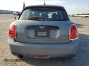 ✅ 2019 MINI Hardtop 4 Door Cooper • VIN: WMWXU1C5XK2J02989 • Lot: 84576415. Wystawiony na Copart z przebiegiem 102 893 mil. Bezpłatny archiwum sprzedaży aukcyjnych z USA i szczegółowy raport historii pojazdu na DreamBid. Zdjęcie 6.