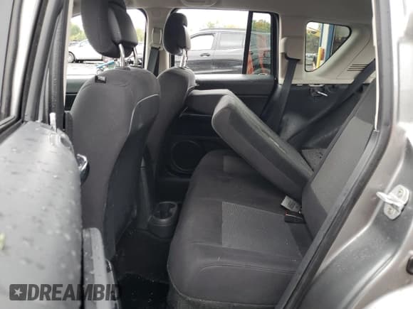 ✅ 2011 Jeep Compass • VIN: 1J4NF1FB3BD301807 • Lot: 81310415. Wystawiony na Copart z przebiegiem Nie podano. Bezpłatny archiwum sprzedaży aukcyjnych z USA i szczegółowy raport historii pojazdu na DreamBid. Zdjęcie 10.