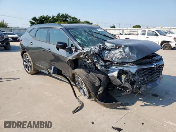 ✅ 2020 Chevrolet Blazer RS • VIN: 3GNKBERS8LS556498 • Lot: 68142895. Wystawiony na Copart z przebiegiem 75 055 mil. Bezpłatny archiwum sprzedaży aukcyjnych z USA i szczegółowy raport historii pojazdu na DreamBid. Zdjęcie 4.