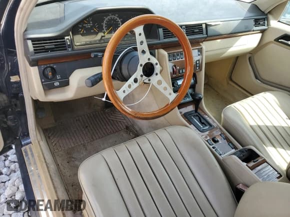 ✅ 1994 Mercedes-Benz E • VIN: WDBEA92E6RF287658 • Лот: 67789824. Опубликован ранее на Copart с пробегом 234 598 миль. Бесплатный доступ к архиву аукционных продаж из США и подробный отчёт об истории автомобиля на DreamBid. Изображение 8.