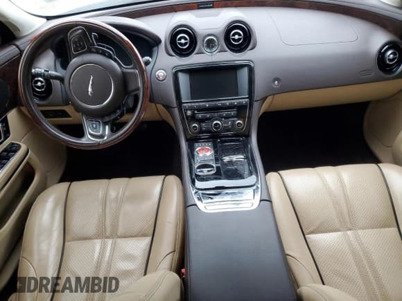 ✅ 2016 Jaguar XJ R-Sport • VIN: SAJWJ1CD9G8V92958 • Лот: 44177915. Опубликован ранее на Copart с пробегом Не указан. Бесплатный доступ к архиву аукционных продаж из США и подробный отчёт об истории автомобиля на DreamBid. Изображение 8.