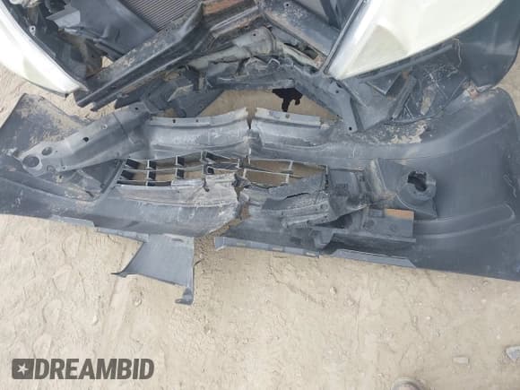 ✅ 2008 Nissan Versa S • VIN: 3N1BC13E18L460590 • Lot: 42478943. Wystawiony na IAAI z przebiegiem 155 037 mil. Bezpłatny archiwum sprzedaży aukcyjnych z USA i szczegółowy raport historii pojazdu na DreamBid. Zdjęcie 12.