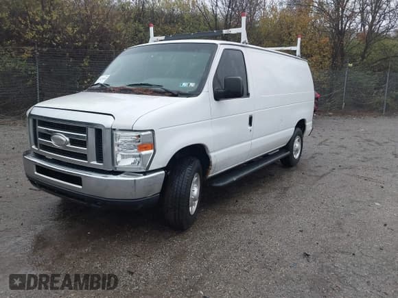✅ 2014 Ford Econoline Cargo Commercial • VIN: 1FTNE2EW2EDA31122 • Lot: 43825008. Wystawiony na IAAI z przebiegiem 129 657 mil. Bezpłatny archiwum sprzedaży aukcyjnych z USA i szczegółowy raport historii pojazdu na DreamBid. Zdjęcie 2.