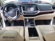 ✅ 2018 Toyota Highlander Limited • VIN: 5TDDZRFH5JS847748 • Lot: 56737715. Wystawiony na Copart z przebiegiem 131 320 mil. Bezpłatny archiwum sprzedaży aukcyjnych z USA i szczegółowy raport historii pojazdu na DreamBid. Zdjęcie 8.