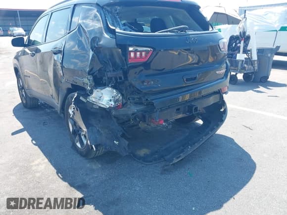 ✅ 2017 Jeep Compass Trailhawk • VIN: 3C4NJDDB7HT651906 • Lot: 43252109. Listed on IAAI with 76,217 mi. Free auction sales archive from the USA and detailed vehicle history report at DreamBid. Image 6.