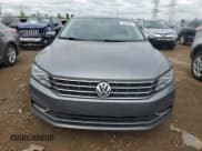 ✅ 2017 Volkswagen Passat S • VIN: 1VWAT7A38HC033333 • Лот: 69594735. Опубликован ранее на Copart с пробегом 105 235 миль. Бесплатный доступ к архиву аукционных продаж из США и подробный отчёт об истории автомобиля на DreamBid. Изображение 5.