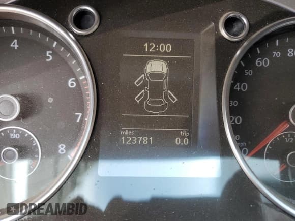 ✅ 2009 Volkswagen CC 4Motion • VIN: WVWGU73C29E548552 • Lot: 38075104. Wystawiony na Copart z przebiegiem 123 781 mil. Bezpłatny archiwum sprzedaży aukcyjnych z USA i szczegółowy raport historii pojazdu na DreamBid. Zdjęcie 9.