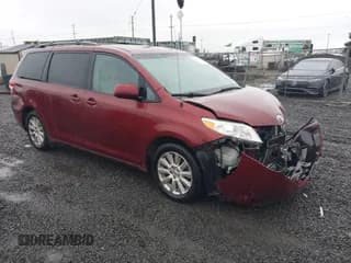 ✅ 2014 Toyota Sienna LE • VIN: 5TDJK3DC6ES077710 • Lot: 43422360. Wystawiony na IAAI z przebiegiem 152 176 mil. Bezpłatny archiwum sprzedaży aukcyjnych z USA i szczegółowy raport historii pojazdu na DreamBid. Zdjęcie 1.