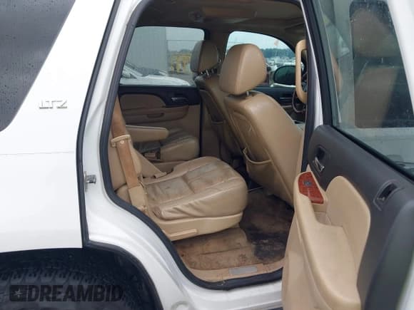 ✅ 2007 Chevrolet Tahoe LT • VIN: 1GNFC13017R377436 • Lot: 42924253. Listed on IAAI with 361,942 mi. Free auction sales archive from the USA and detailed vehicle history report at DreamBid. Image 8.