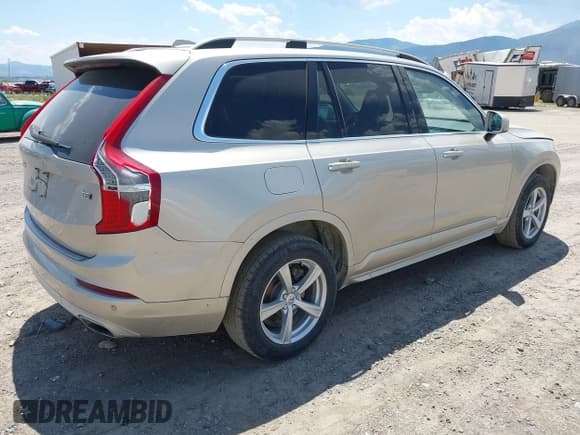 ✅ 2016 Volvo XC90 T5 Momentum • VIN: YV4102XK4G1059321 • Lot: 42084032. Listed on IAAI with 168,568 mi. Free auction sales archive from the USA and detailed vehicle history report at DreamBid. Image 4.