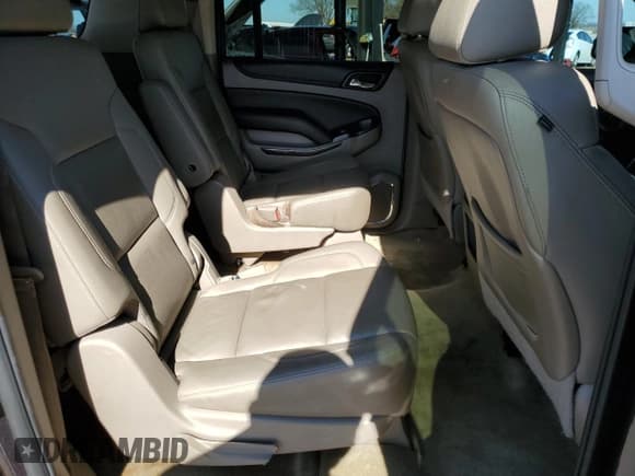 ✅ 2015 Chevrolet Suburban LT • VIN: 1GNSCJKC2FR567206 • Lot: 44013754. Wystawiony na Copart z przebiegiem 190 371 mil. Bezpłatny archiwum sprzedaży aukcyjnych z USA i szczegółowy raport historii pojazdu na DreamBid. Zdjęcie 11.