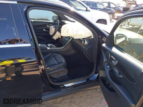 ✅ 2018 Mercedes-Benz GLC 300 • VIN: WDC0G4JB4JV023962 • Lot: 43666399. Listed on IAAI with 140,333 mi. Free auction sales archive from the USA and detailed vehicle history report at DreamBid. Image 5.