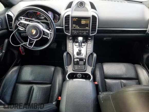 ✅ 2016 Porsche Cayenne • VIN: WP1AA2A23GKA13013 • Lot: 92613845. Wystawiony na Copart z przebiegiem 117 238 mil. Bezpłatny archiwum sprzedaży aukcyjnych z USA i szczegółowy raport historii pojazdu na DreamBid. Zdjęcie 8.