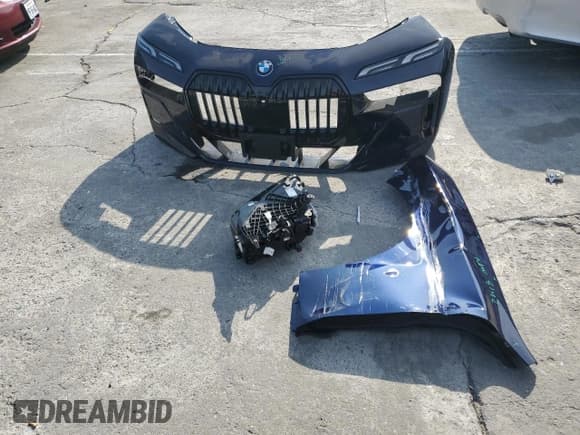 ✅ 2023 BMW i7 xDrive60 • VIN: WBY53EJ08PCN81456 • Lot: 46480064. Listed on Copart with 2,218 mi. Free auction sales archive from the USA and detailed vehicle history report at DreamBid. Image 13.