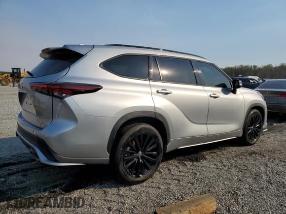 ✅ 2024 Toyota Highlander LE • VIN: 5TDKDRBH3RS531904 • Лот: 50995985. Опубликован ранее на Copart с пробегом 12 408 миль. Бесплатный доступ к архиву аукционных продаж из США и подробный отчёт об истории автомобиля на DreamBid. Изображение 5.