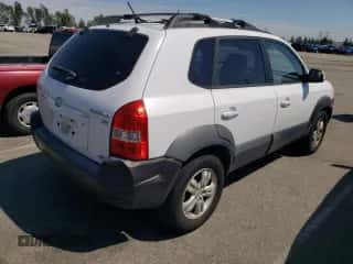 2007 Hyundai Tucson SE z VIN KM8JN72D27U590327, wystawiony jako Copart lot #51072574 z przebiegiem 90 511 mil mil oraz Szkoda całkowita • Salvage title. Historia ofert i sprzedaży dostępna na DreamBid. Obrazek 3.