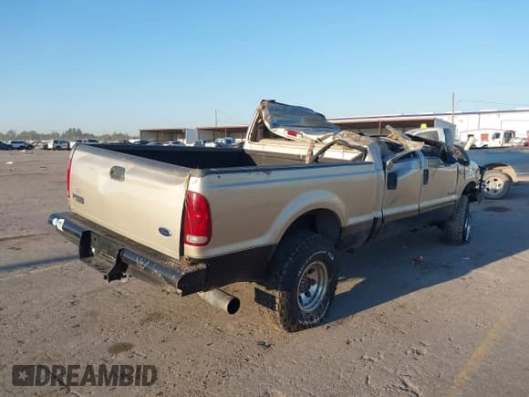 ✅ 2001 Ford F-250 XL • VIN: 1FTNW21F61EC35820 • Lot: 40466765. Wystawiony na IAAI z przebiegiem 98 316 mil. Bezpłatny archiwum sprzedaży aukcyjnych z USA i szczegółowy raport historii pojazdu na DreamBid. Zdjęcie 4.